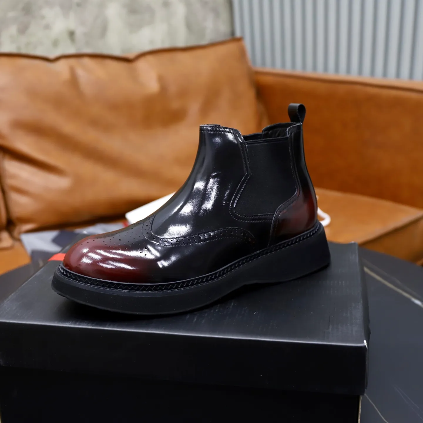 Ex-factory price: 680💰🙅‍♂️🙅‍♂️🙅‍♂️Fellow lining Cowhide lining Brand: PRADA Standard code: 38-44 (45 customized) Grade: Same style as the official website Material: Original high-grade cowhide surface Comfortable velvet lining Cowhide lining optional Non-slip soft wear-resistant outsole Style category: Men's fashionable casual boots Distinguished luxury brand elements Top luxury color: actual picture color